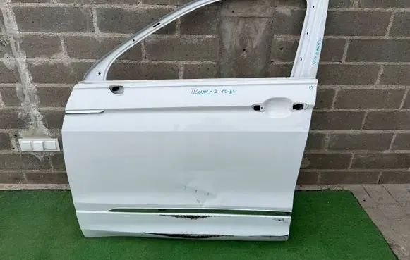 Volkswagen Tiguan Front door 5NA831311C