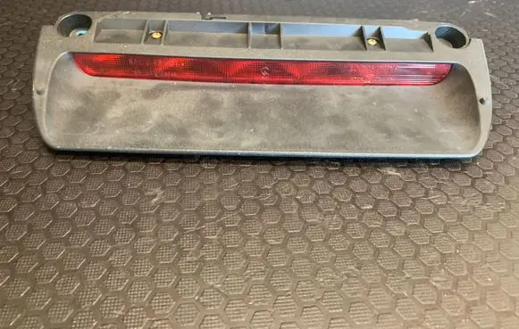 Citroen C5 Third/center stoplight E25048
