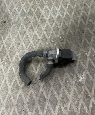 Audi A6 S6 C4 4A Vacuum valve 72179803 070153517