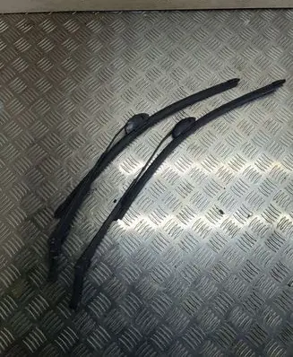 Windshield/front glass wiper blade