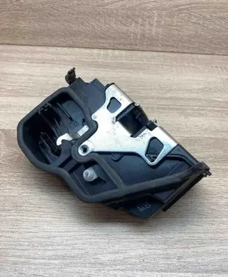 BMW 3 E92 E93 Front door lock 7202145 A053702 FRONTLEFTSIDE