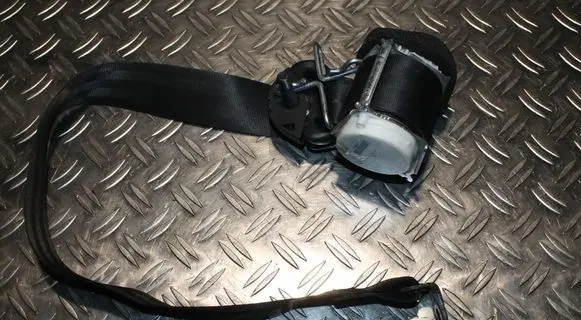 Ford Galaxy Rear seatbelt 9611B68A