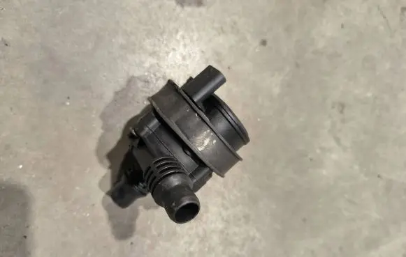 Mercedes-Benz GLA H247 Electric auxiliary coolant/water pump A0005003600 0392023409