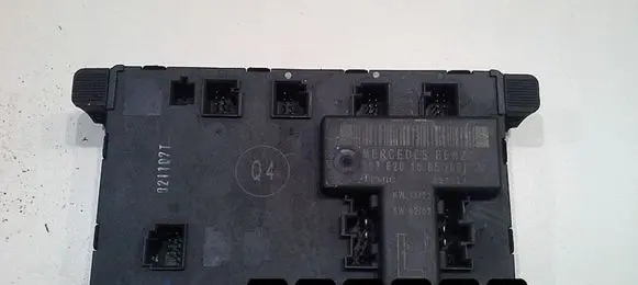 Mercedes-Benz C W203 Engine control unit/module 2038201585