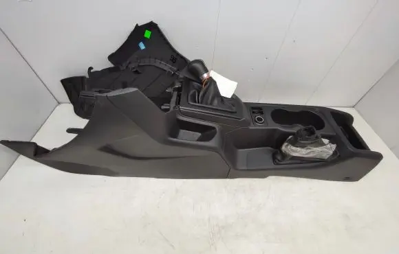 Ford Focus Center console BM51A045M62 BV6T15K857