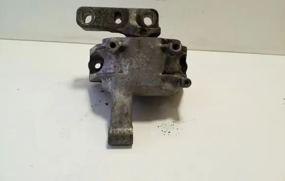 Audi Q3 8U Engine mount bracket 5N0199262