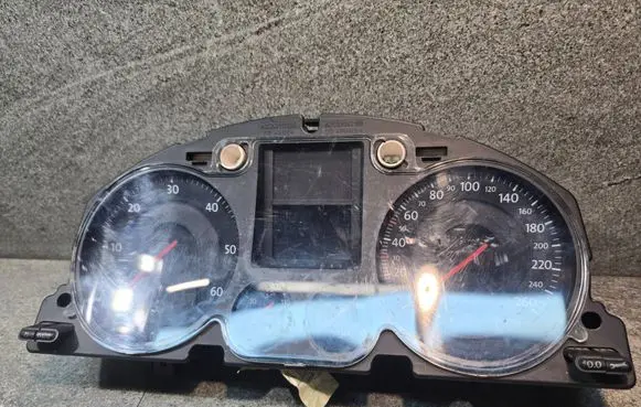 Volkswagen PASSAT B6 Speedometer (instrument cluster) 3C0920860H X0014000