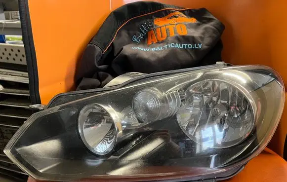 Volkswagen Golf VI Headlight/headlamp