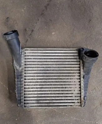 Volkswagen Touareg I Intercooler radiator 7L6145803C 7L6145803 G4161002