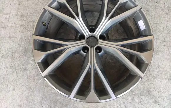 Audi Q8 R21 alloy rim 4M8601025S 3230707