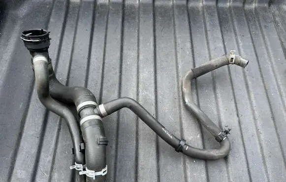 Volvo V60 Engine coolant pipe/hose 31368401 H29092