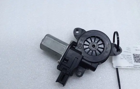 Mazda CX-3 Front door window regulator motor BHN95858X CM012790