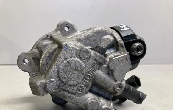 Skoda Yeti (5L) Fuel injection high pressure pump 03L130755D 0445010514