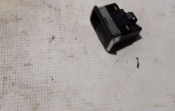 Mercedes-Benz GLA W156 X156 Tailgate opening switch A1668707610