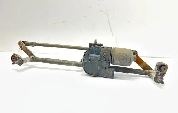 Skoda Octavia Mk2 (1Z) Front wiper linkage and motor 0390241754 1Z1955119A