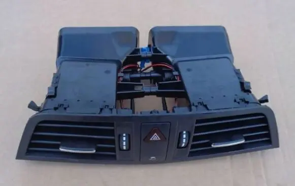 Mercedes-Benz E W212 Dash center air vent grill A2078300054