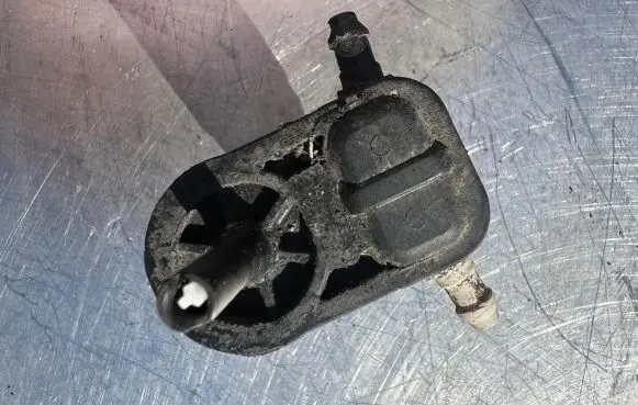 Volkswagen Touran I Windscreen/windshield washer pump 1K6955651