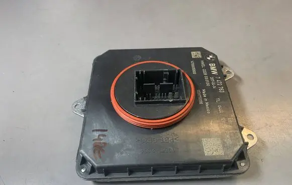 BMW X3 G01 LED ballast control module 7472763