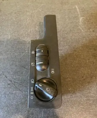 Volkswagen PASSAT B4 Light switch 04051304 3A1941531E