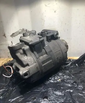 Volkswagen Golf V Air conditioning (A/C) compressor (pump) 1K0820859C