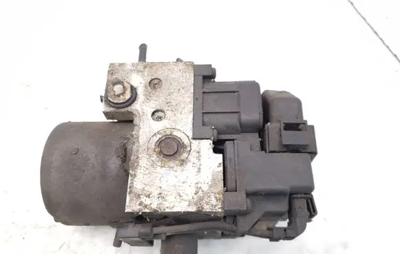 Volkswagen PASSAT B5 ABS Pump 8E0614111 0273004132 0265216411