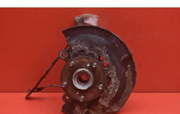 Toyota Auris 150 Front wheel hub spindle knuckle 