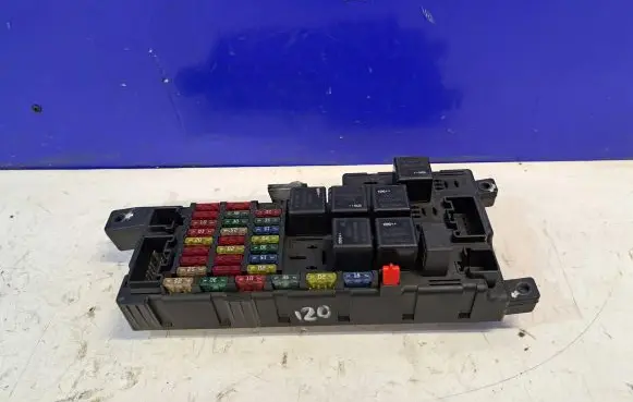 Volvo XC90 Fuse module 30728008