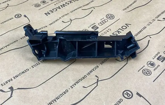 Audi TT TTS RS Mk3 8S Front bumper mounting bracket 8S0807483