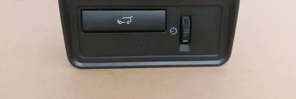 Land Rover Evoque I Tailgate/trunk/boot open switch BJ3211654BB