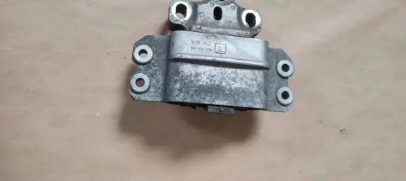 Volkswagen Golf V Engine mount vacuum valve 