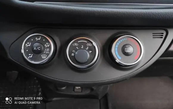 Toyota Yaris Interior fan control switch 