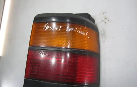 Volkswagen PASSAT B3 Rear/tail lights 333945112