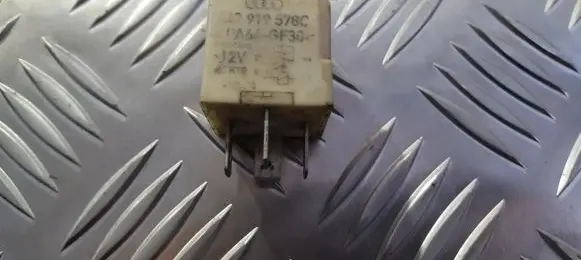 Volkswagen PASSAT B5 Other relay 443919578C