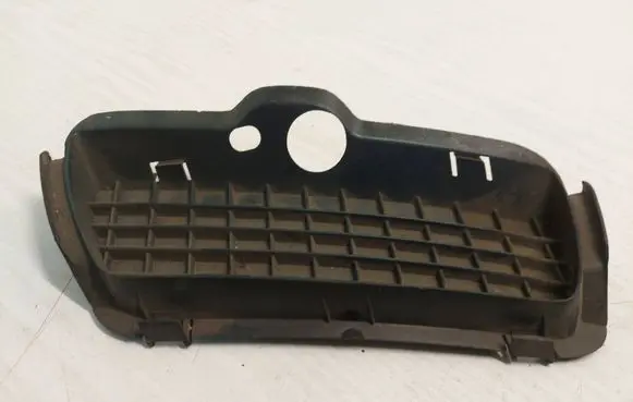 Volkswagen Golf III Front bumper lower grill 1H6853665A 1H6853665
