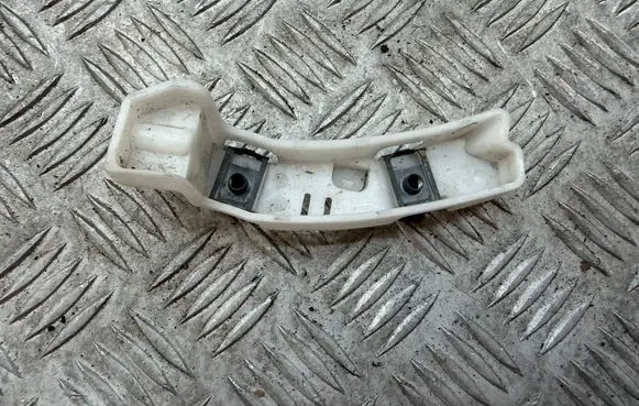 Peugeot 208 I Front bumper mounting bracket 9673270180