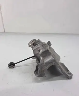Engine mounting bracket