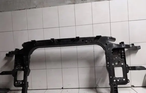 Hyundai Kona I Radiator support slam panel 