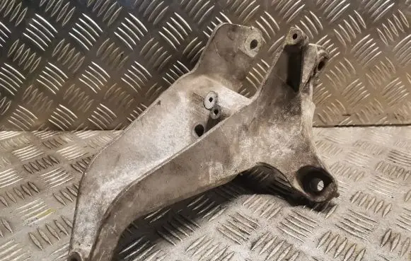 Mini One - Cooper R50 - 53 Gearbox mounting bracket 6756221