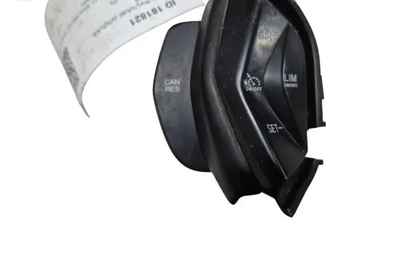 Ford Focus Steering wheel buttons/switches AM5T9E740AA