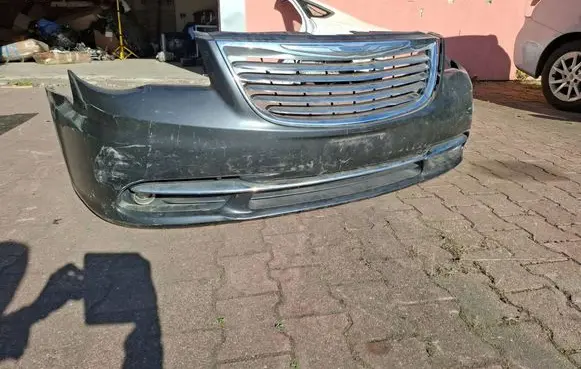 Chrysler Town & Country V Front bumper