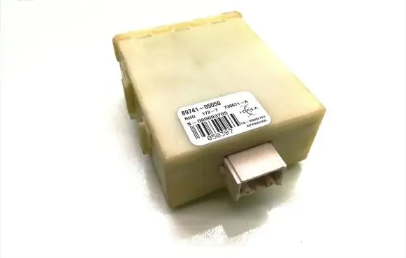Toyota Avensis T250 Door control unit/module 89741-05050 736671-A