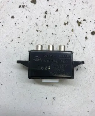 Infiniti FX AUX in-socket connector 283184P000