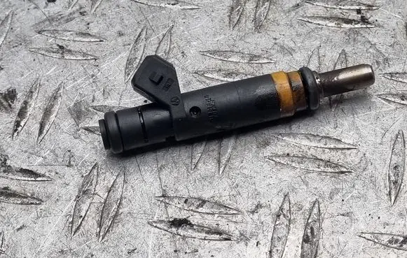 BMW 7 E65 E66 Fuel injector 7506924