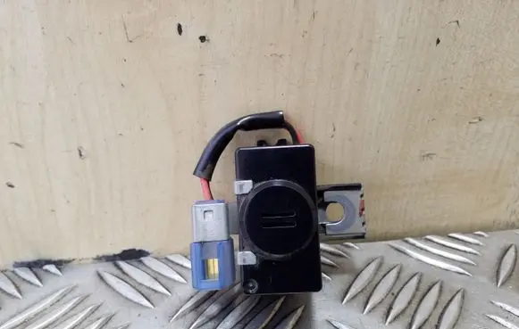Mitsubishi Pajero Horn buzzer relay MB649187 ECE9865