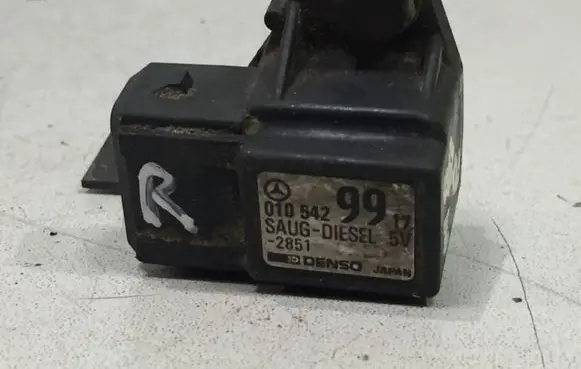 Mercedes-Benz E W210 Air pressure sensor 0105429917
