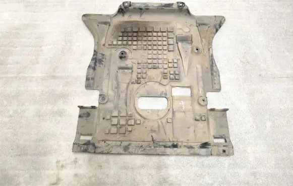 Mercedes-Benz GLS X166 Engine splash shield/under tray A1665240185