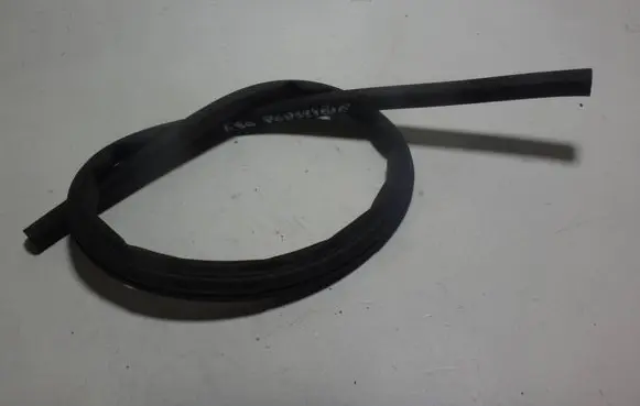 BMW 3 E90 E91 Engine compartment rubber 7060565
