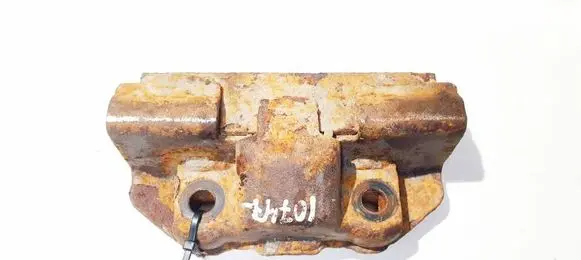 Engine mounting bracket