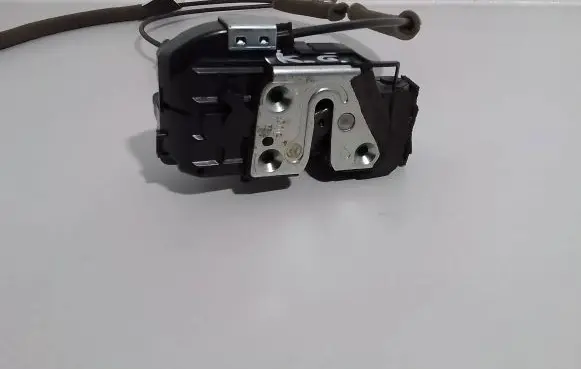 Infiniti Q70 Y51 Rear door lock