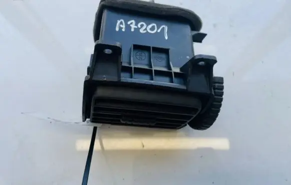 Nissan X-Trail T30 Dash center air vent grill 68760eq000 e6505161100